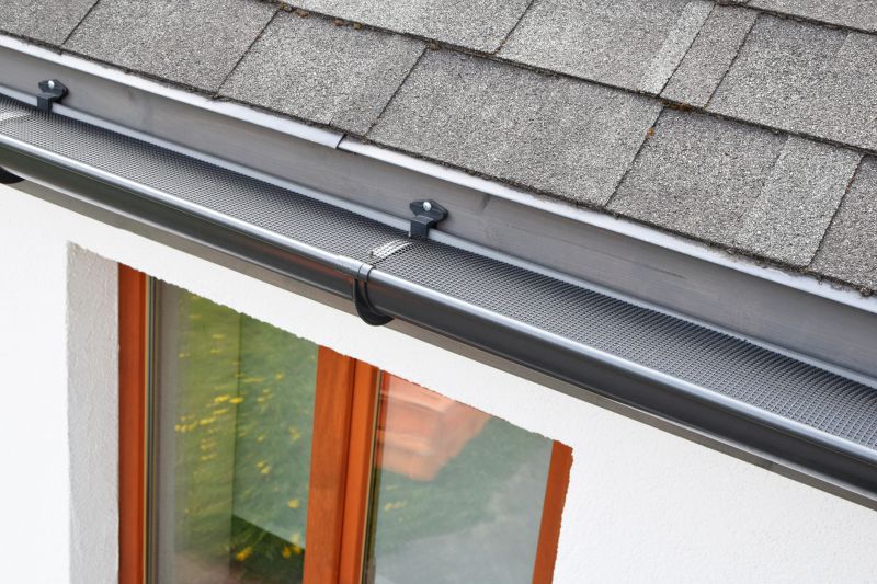 How Loose Gutter Covers Affect Water Drainage