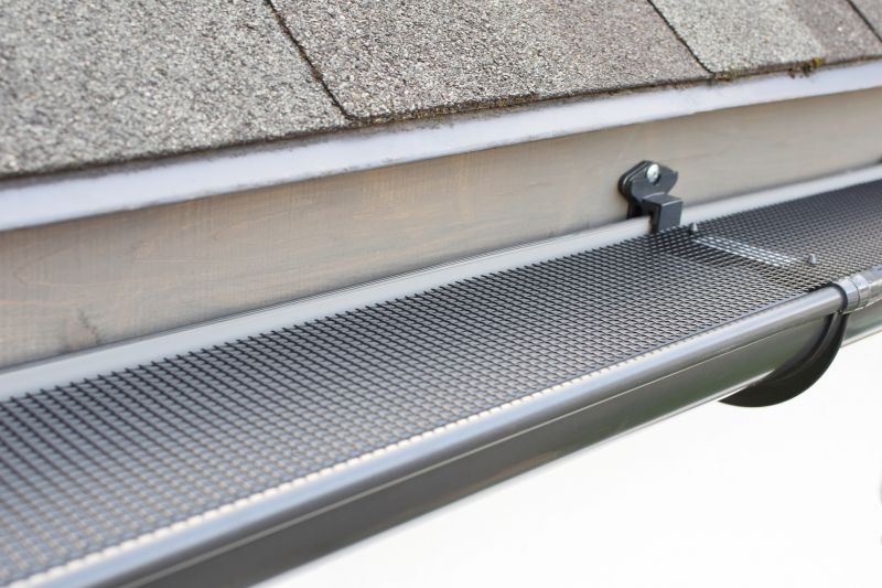 How Loose Gutter Covers Affect Water Drainage